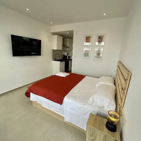 Sky Views In Centre *