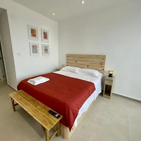 Sky Views In Centre *