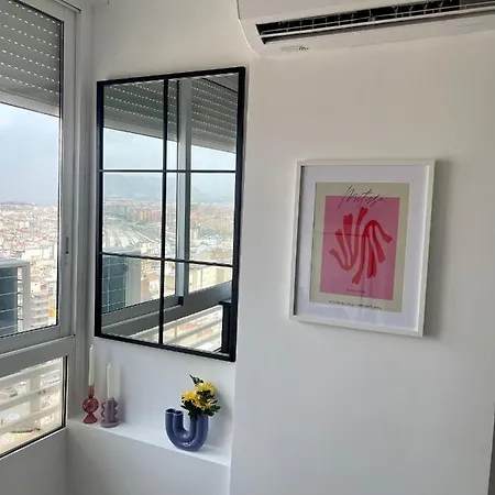 Sky Views In Centre Apartment