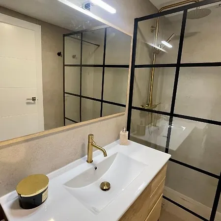 Sky Views In Centre Apartment *